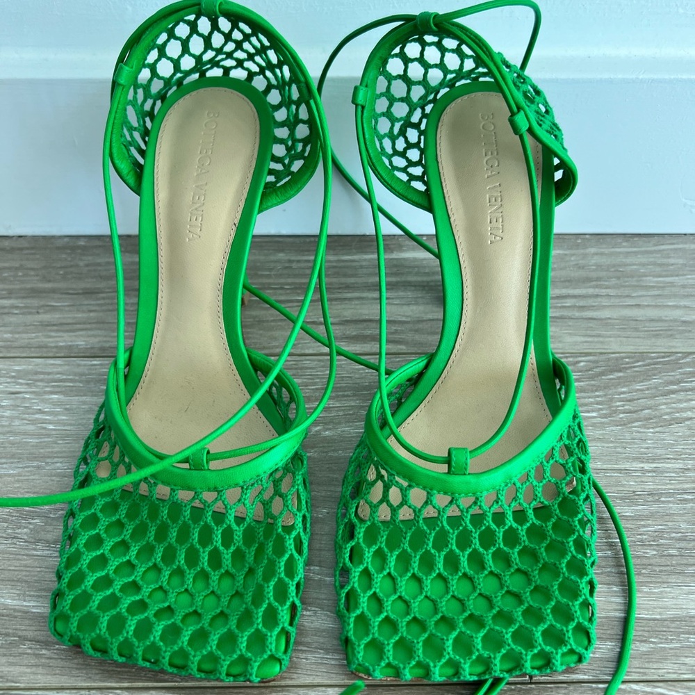 BOTTEGA VENETA
Lace-up leather-trimmed mesh pumps green 37 1/2